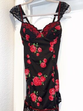 Floral Lace-Trim Shapewear Slip Dress - Black with Red Roses